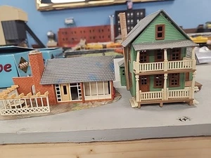 1 FALLER And 1 TYCO By Pola HO SCALE GAUGE HOUSES HOMES - Picture 1 of 7