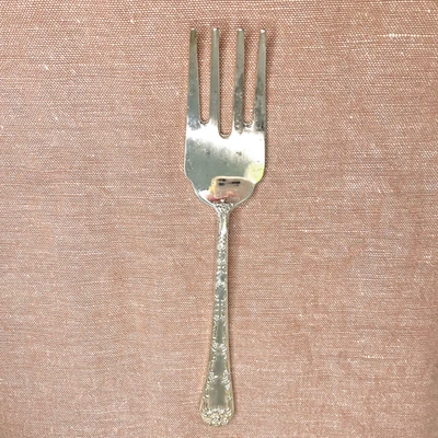 Tenedor de carne rosa encantada Wm Rogers cubiertos plateados Foto 1 de 4