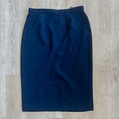 Falda lápiz Adrianna Papell azul marino forrada abertura trasera detalle bordado Foto 1 de 4