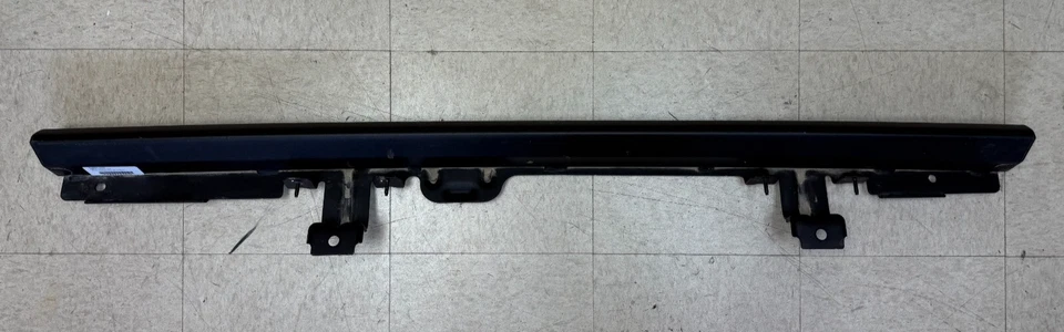 2018-2025 吉普牧马人 LH 车身侧底座 - 原始设备制造商 - 682913AE — 第 1/4 张图片