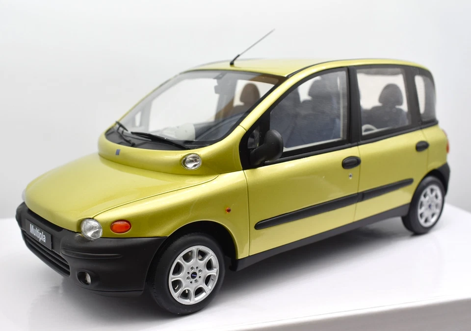 Modellino auto scala 1:18 Fiat Multipla modellismo statico da collezione giallo - Immagine 1 di 4