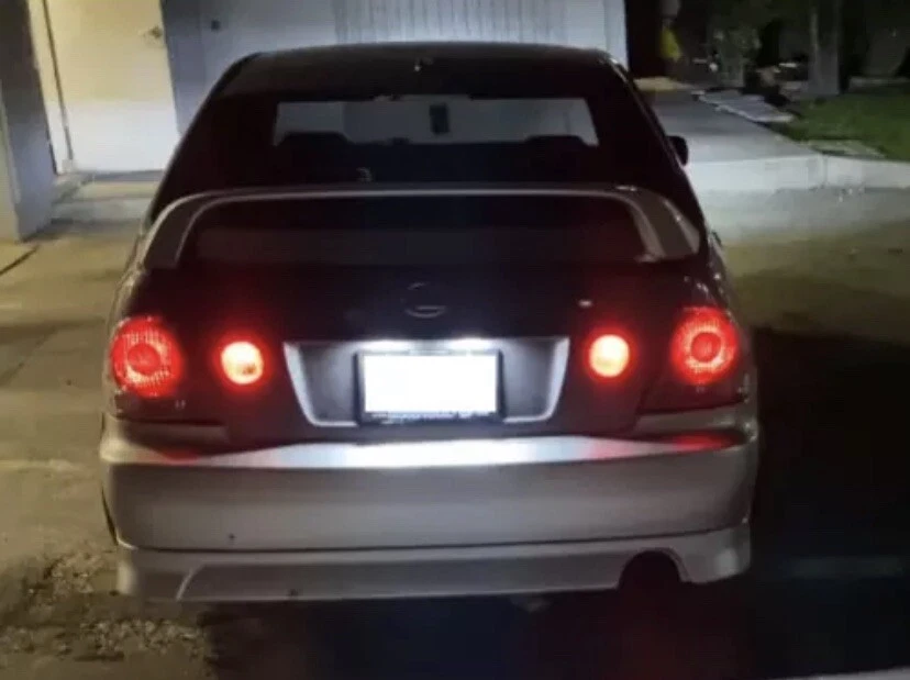 Kit de bombilla LED de matrícula blanca para Lexus IS300 2001-2005 (par) Foto 1 de 1