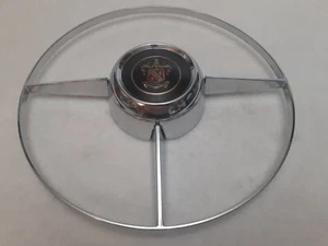 ** ( 1 ) 1951 1952 1953 Buick Special Chrome Horn Ring with Button/Cap # 1165112 - Foto 1 di 8