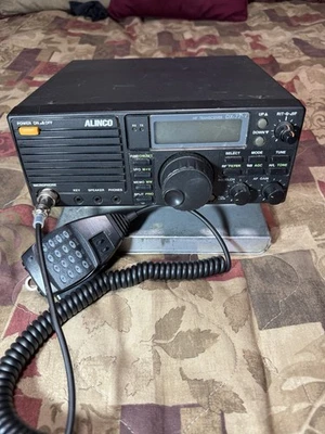  Transceptor ALINCO DX-77- AM/FM/SSB/CW HAM.  Mike funcionando, nuevo envío gratuito Foto 1 de 2