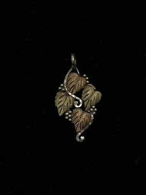 COLGANTE VID PLATA CON HOJAS DE ORO COLINAS NEGRAS (G69004453) Foto 1 de 2