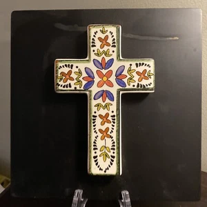 WANDRELIEF MIT KERAMIKFLIESENKREUZ - Bild 1 von 7