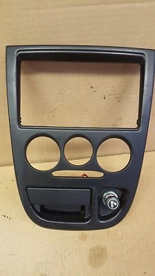 Kia Rio SDN 2001 1,6 L radio bisel/bandeja de cenizas/bisel de ajuste de control de clima. negro  Foto 1 de 3