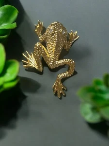 Swarovski Vintage Rare Detailed Cute Gold Tone Metal Frog Brooch Pin - Picture 1 of 5