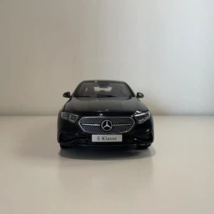 iscale 1:18 Mercedes Benz E-Klasse E450 Black Alloy Car Model - Picture 1 of 16