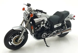 Minichamps 1/12 Scale 122 163702 - Yamaha Vmax 1993 - Silver Metallic - Bild 1 von 5