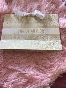 Neu Dior Geschenktüte Papier Limited Edition mit Schnürsenkeln L 9,5 x H 7 x T 3,5" - Bild 1 von 2