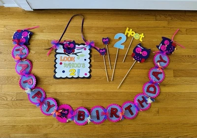 Decoraciones de fiesta de cumpleaños de 2º con temática de búhos de Look Whoo’s Two Foto 1 de 4