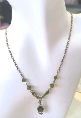 Colar corrente tom dourado "2028" pedras preciosas de cristal verde gota de lágrima Y - Imagem 1 de 4