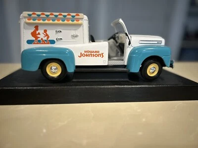 Винтажный грузовик-мороженое Howard Johnson's, литой 1948 Ford F-1 масштаб 1:18 - Изображение 1 из 4