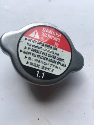 06-07 Tapa de llenado de tapa de radiador Honda CBR 1000rr Foto 1 de 2