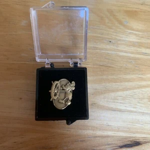 Steamboat Willie 1 Year Anniversary Disney Cast Member Employee Pin Mickey Mouse - Picture 1 of 3