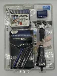 Nintendo DS Starter Kit schwarz mit Hülle, Autoadapter, Ohrhörern & mehr ~ Brandneu!  - Bild 1 von 2