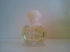 Vintage The Body Shop Madagascan Vanilla Flower 15ml Perfume Oil Splash 90% Full - Picture 1 of 3