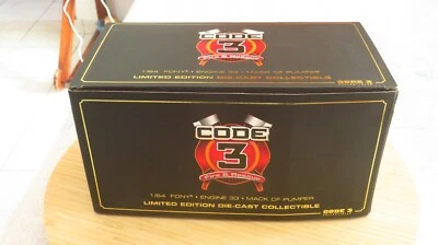 Miniature code 3 collectibles FDNY engine 33 Mack cf pumper 1/64 - Photo 1/4