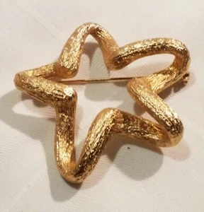 Broche prendedor vintage grande estrella dorada ¡marcado! Joyería de moda de metal dorado de 2" - Imagen 1 de 8