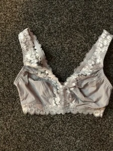 Sujetador de encaje gris talla Breezies nuevo sin etiquetas - Imagen 1 de 2