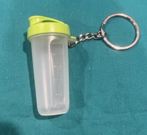 New Tupperware Mini Key Chain Quick Shake Cup Tumbler Lid Green - Picture 1 of 3