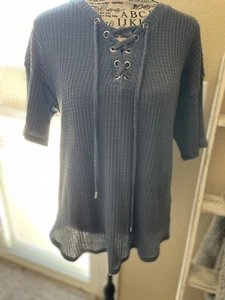 Peyton Primrose Medium entzückendes Oberteil blau Waffelmuster Kurzarm neu ohne Etikett UVP $ 58 - Bild 1 von 4