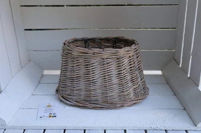 Ovaler Lampenschirm aus Rattan in Braun für E27er Fassung, Landhausstil Lampe - Bild 1 von 4