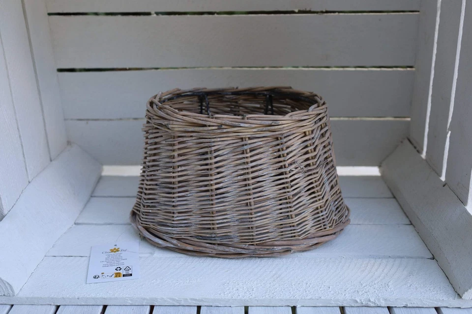 Ovaler Lampenschirm aus Rattan in Braun für E27er Fassung, Landhausstil Lampe - Bild 1 von 4