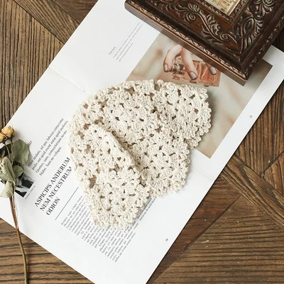 Boné medieval de crochê floral - Imagem 1 de 4