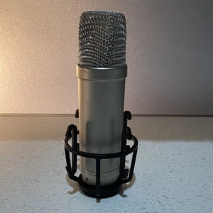 Rode NT1-A Microphone for Voice Over Podcast and Narration - Bild 1 von 5
