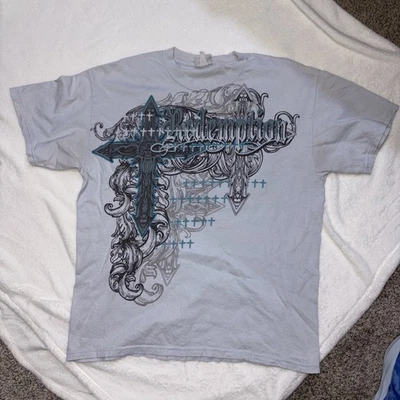 Camiseta gráfica para hombre Redemption con diseño de cruz y desplazamiento Foto 1 de 4
