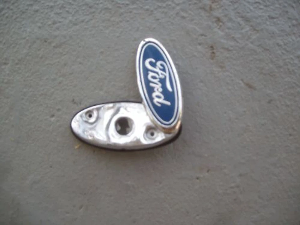 1988 1989 Ford Crown Victoria emblema da tampa do porta-malas usado pelo fabricante 1990 1991  - Imagem 1 de 1