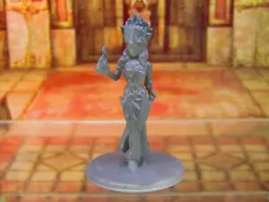 Elfo Oscuro Sacerdotess con Testa Mini Modellino Miniatura Stampato in 3D Modello 28/32mm - Foto 1 di 5