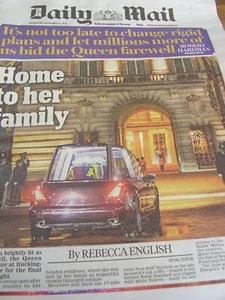 THE DAILY MAIL THE QUEEN HOME TO HER FAMILY NEWSPAPER SEPTEMBER 14TH 2022 - Picture 1 of 4