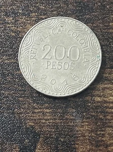 2016 Colombia 200 Pesos Copper-Nickel-Zinc Coin Scarlet macaw Ara macao TK7257* - Picture 1 of 3