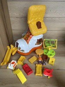 Vintage Matchbox 1977 Play Boot Shoe School House & Figures Bundle - Picture 1 of 15