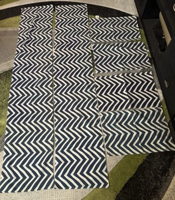 2 manteles individuales sin marca - patrón Chevron azul marino y blanco  Foto 1 de 4