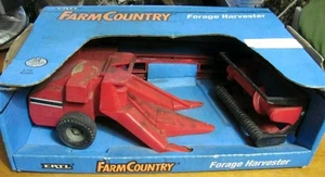 ERTL 1994 Farm Country Forage Harvester 1/16 Scale Diecast - Picture 1 of 10