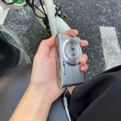 SONY Cyber-shot DSC-W730 16.1MP CCD Vintage Digital Camera - 100% Working-Silver - Image 1 of 4