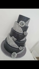 TORTA FINTA IN POLISTROLO E PASTA DI ZUCCHERO PER FESTE, DICIOTTESIMI, MATRIMONI