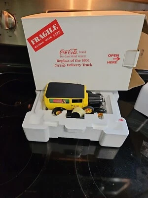 Danbury Mint Replica of 1931 Coca-Cola Delivery Truck 1:24 Scale Diecast w/ box - Image 1 of 4