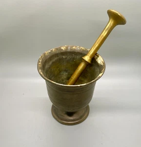 Mortaio da farmacista vintage pesante ottone massiccio con pestello a doppia estremità - Foto 1 di 9