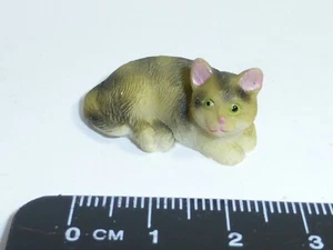 Tabby Cat a Puppenhaus Miniatur im Maßstab 1:12. Katzen Haustiere Tiere - Bild 1 von 1