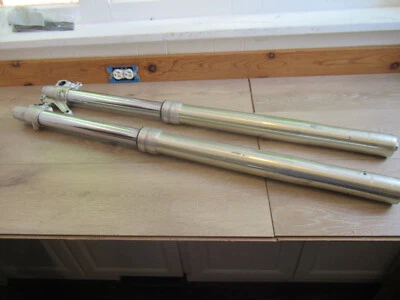 HORQUILLAS DELANTERAS KX 250 KAWASAKI @ 1998 KX 250 1998 TUBOS SUPERIORES TIENEN MARCAS DE DESGASTE Foto 1 de 4