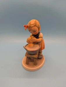 Hummel Goebel Figur #319 " PUPPENBAD " W.Germany - Bild 1 von 8