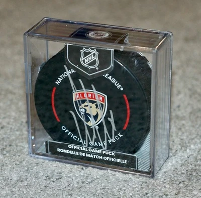 Официальная игровая хоккейная шайба с автографом АЛЕКСАНДРА БАРКОВА Panthers + сертификат подлинности BECKETT W848 - Изображение 1 из 3