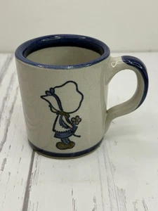Taza de café vintage de gres Louisville de 4" con estampado de capó de niña 1984 - Imagen 1 de 8