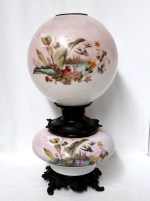 АНТИКВАРНАЯ ВИКТОРИАНСКАЯ МАСЛЯНАЯ ЛАМПА GWTW HP КАЛЛЫ И ЛАСТОЧКИ - Изображение 1 из 4