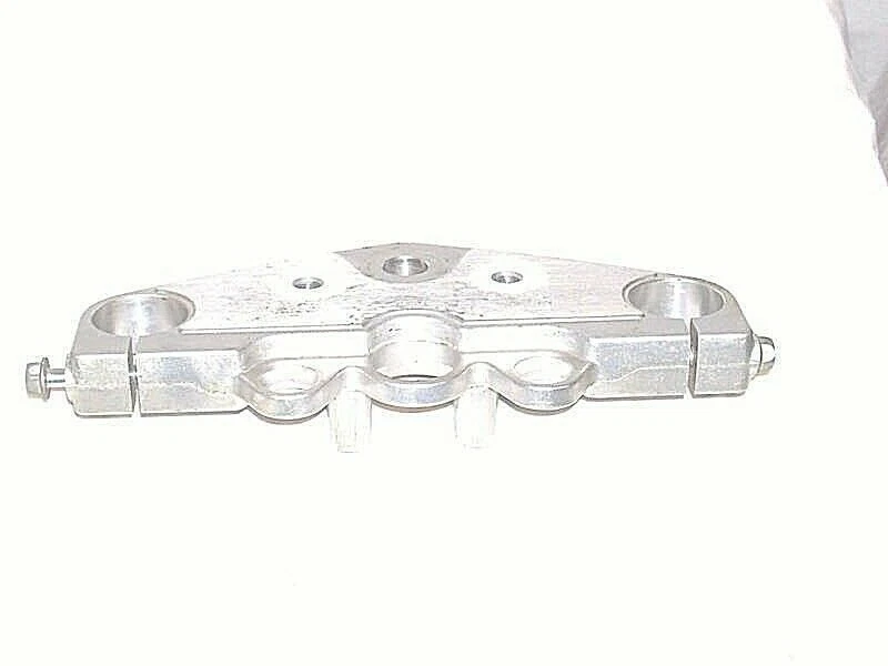 CORONA DE DIRECCIÓN SUPERIOR SUZUKI GZ250 51311-12F00 Foto 1 de 1